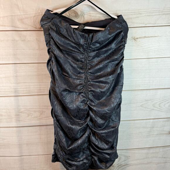 Torrid Gray Animal Reptile Pattern Ruched Front Strapless Dress Size 12 - Picture 4 of 7